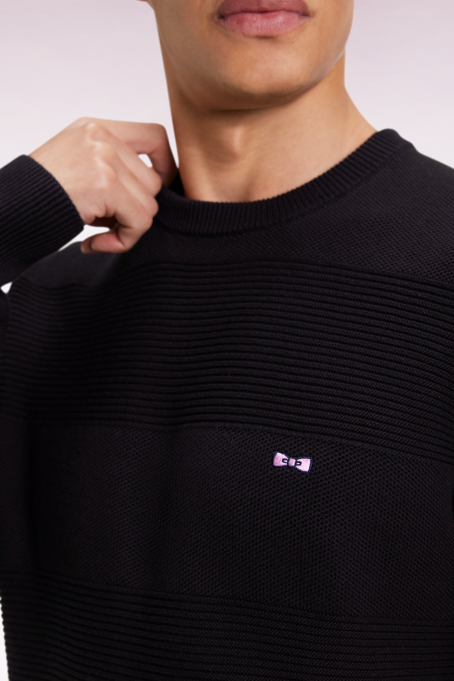 Pull col rond en coton noir à effet de rayure