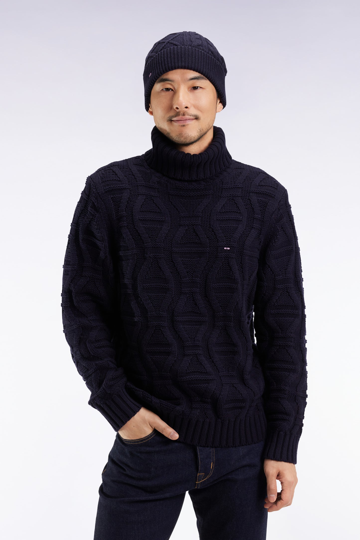 Pull épais à col roulé en laine et coton marine