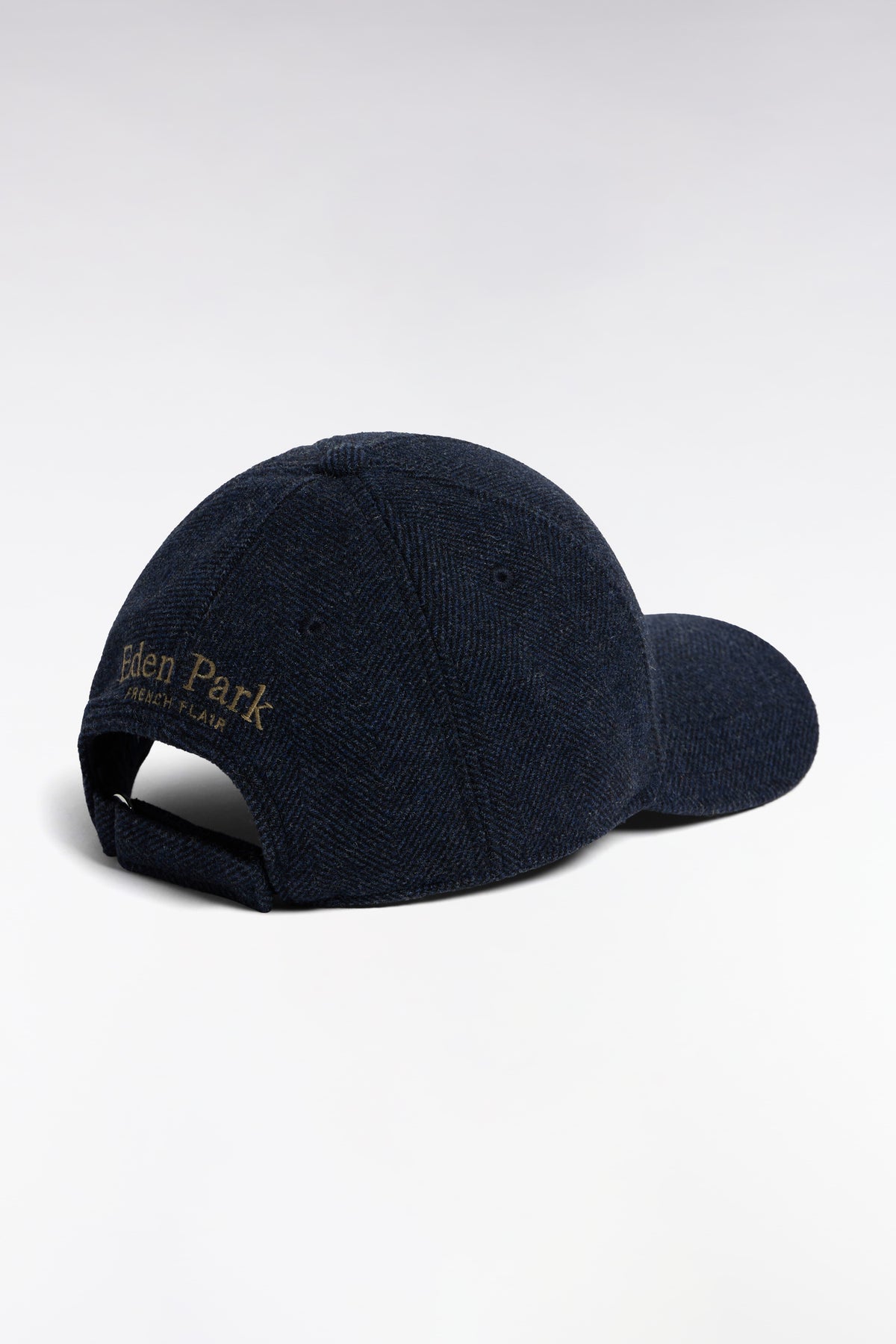 Gray herringbone wool cloth cap with crest patch