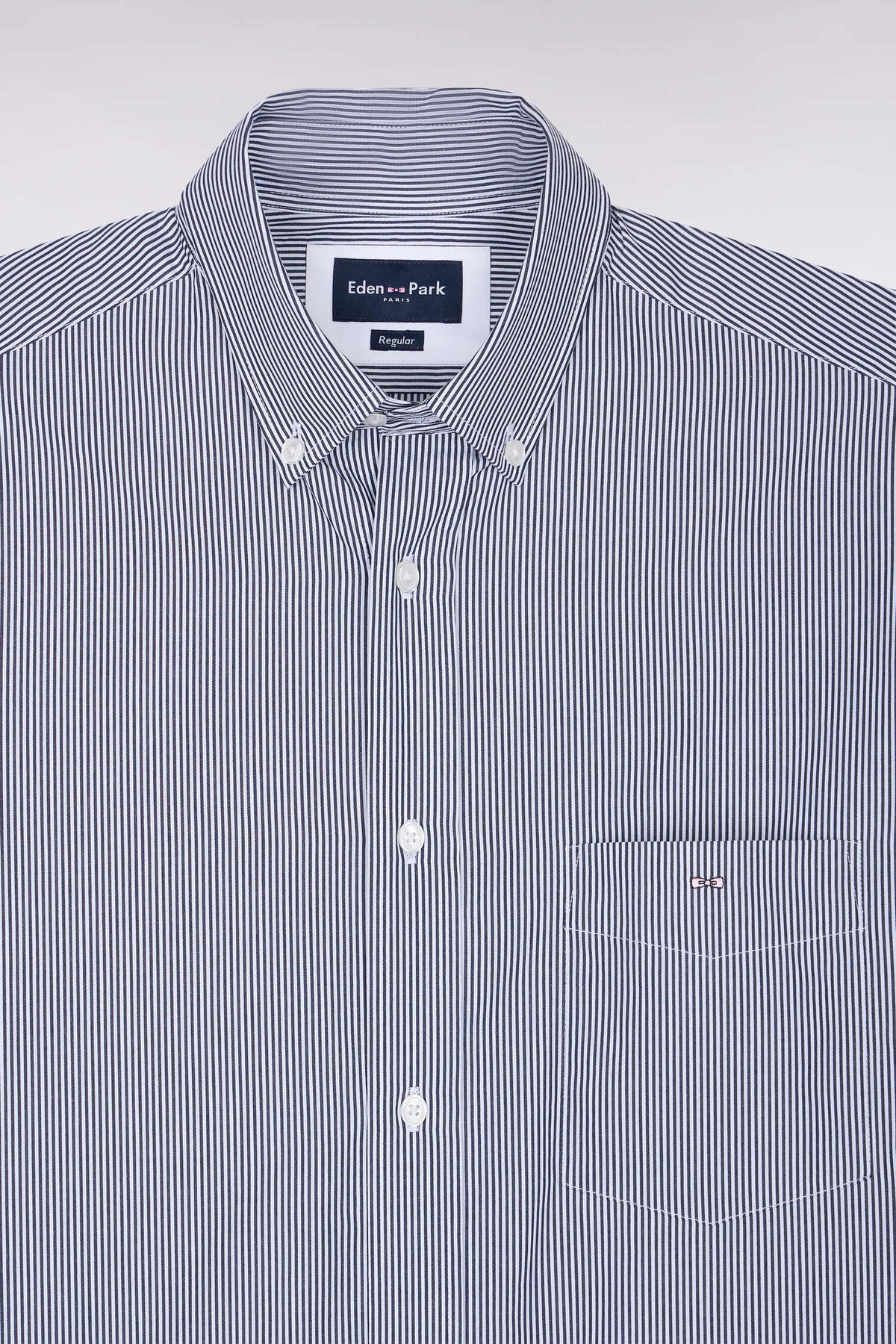 Chemise en coton blanc à fines rayures marine coupe droite