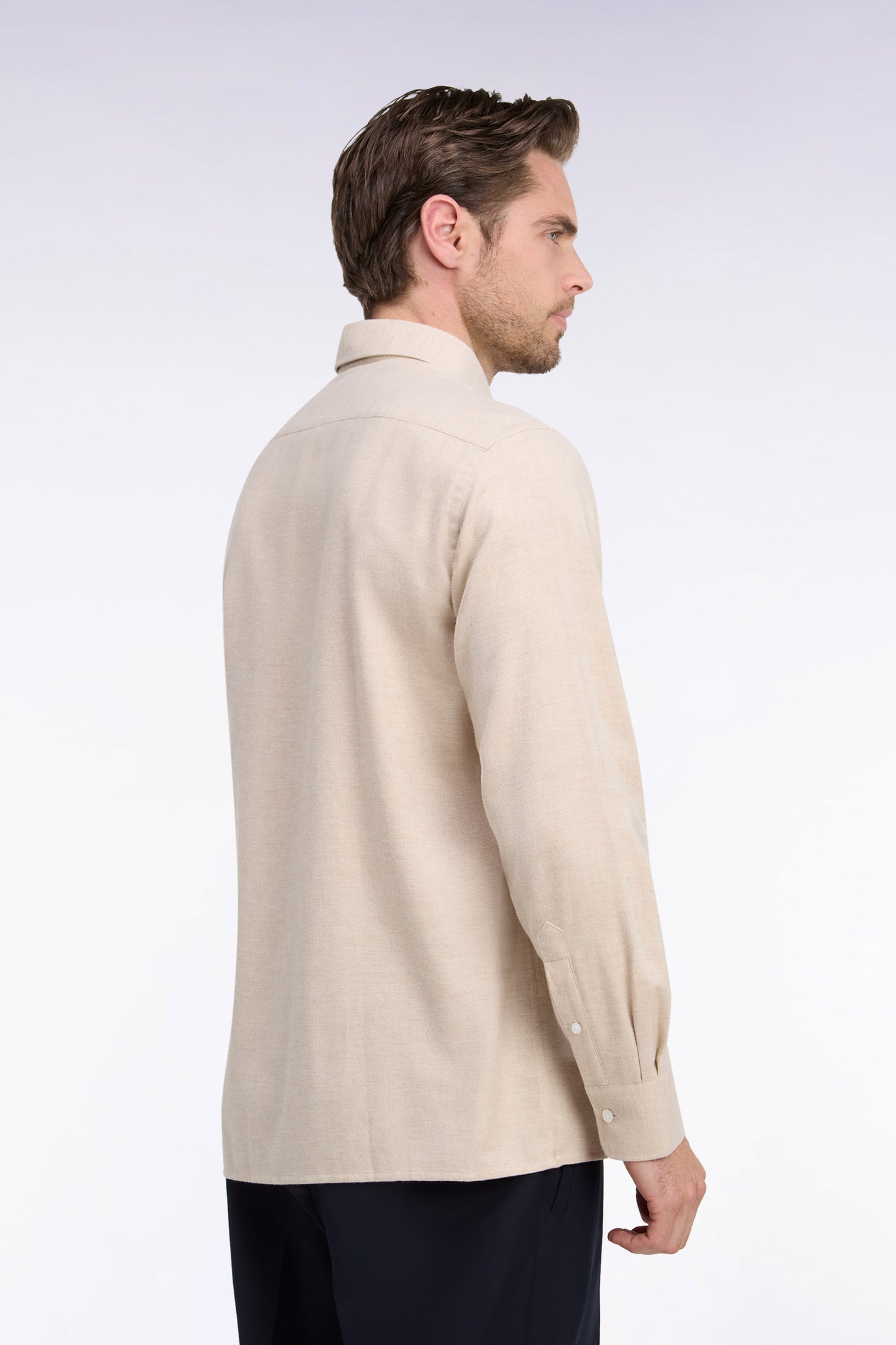 Chemise unie en coton camel coupe droite