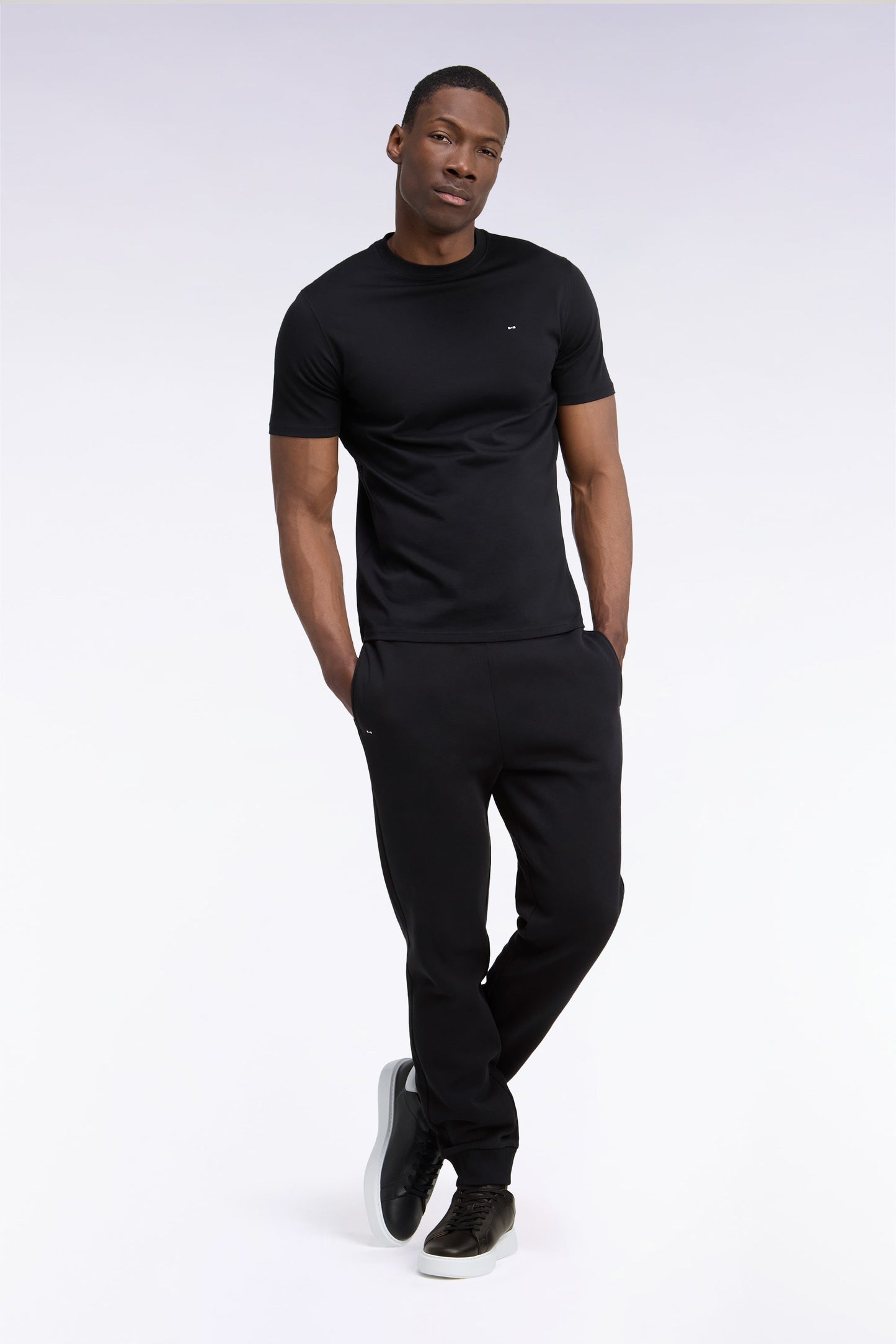 Jogging uni en molleton coton noir coupe droite