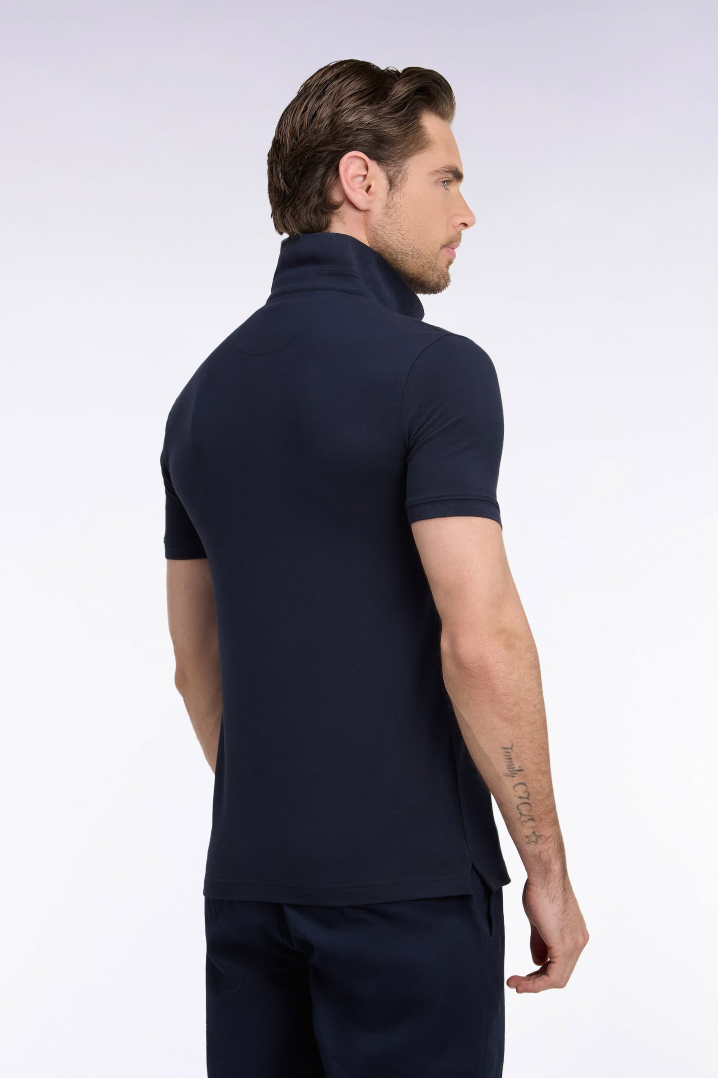 Polo manches courtes en coton stretch marine coupe ajustée