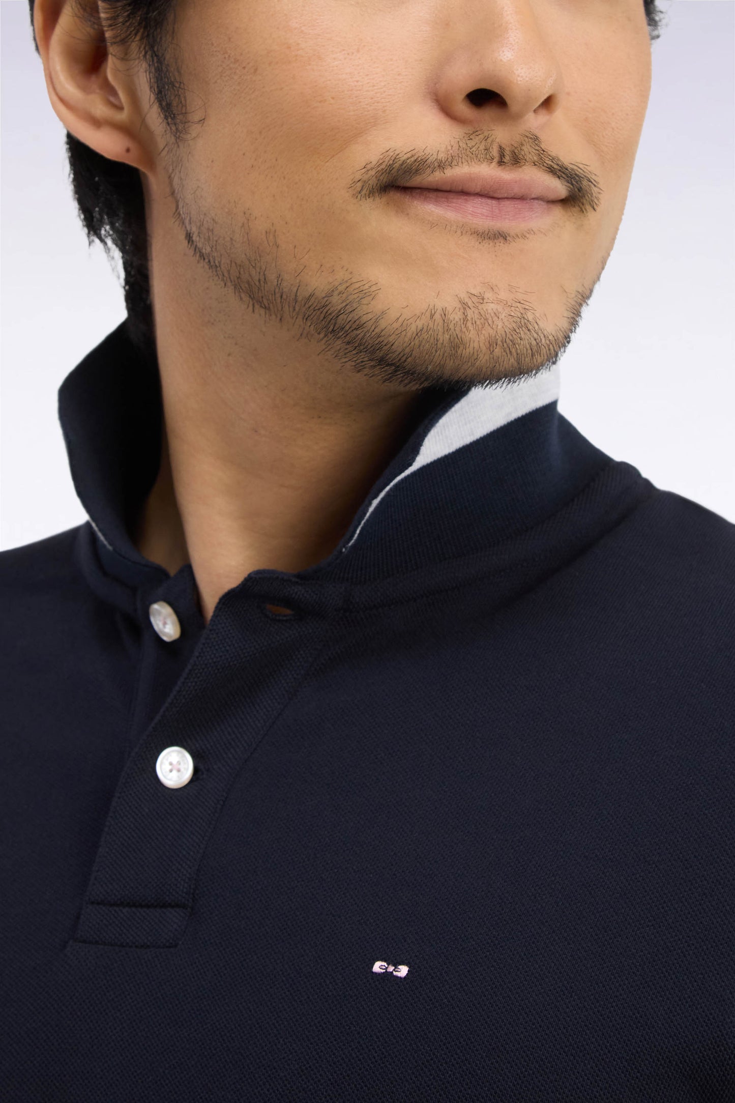 Polo manches courtes en coton tricolore marine broderie dos coupe droite
