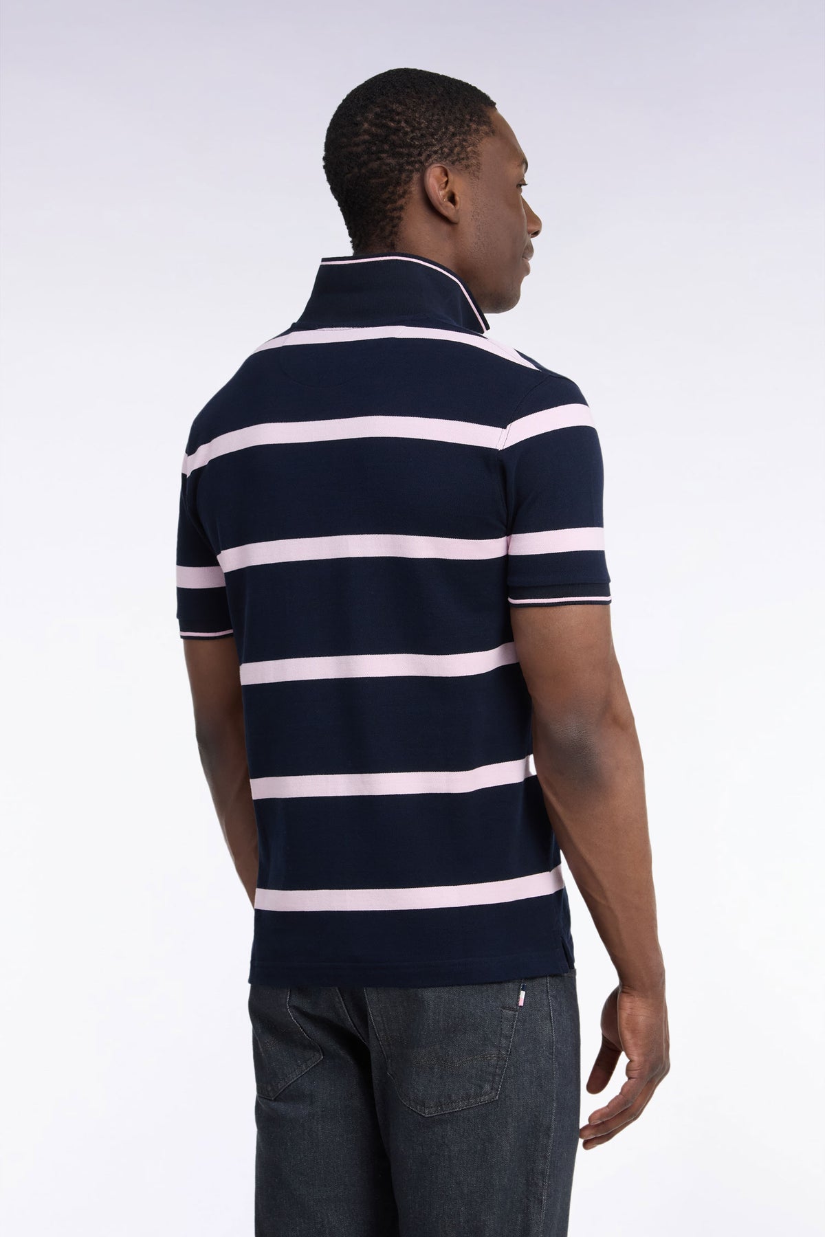 Short-sleeved navy polo shirt with pink stripes, straight cut