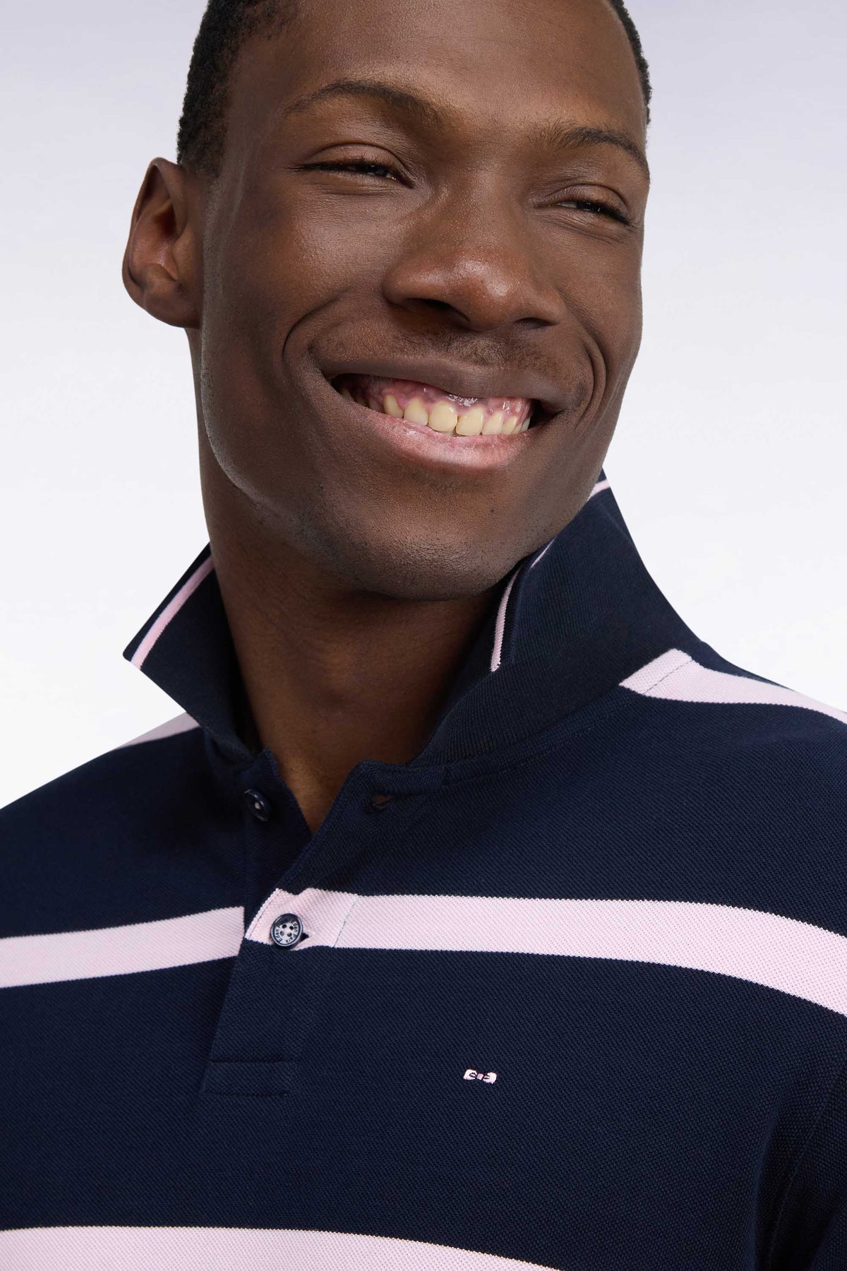 Short-sleeved navy polo shirt with pink stripes, straight cut