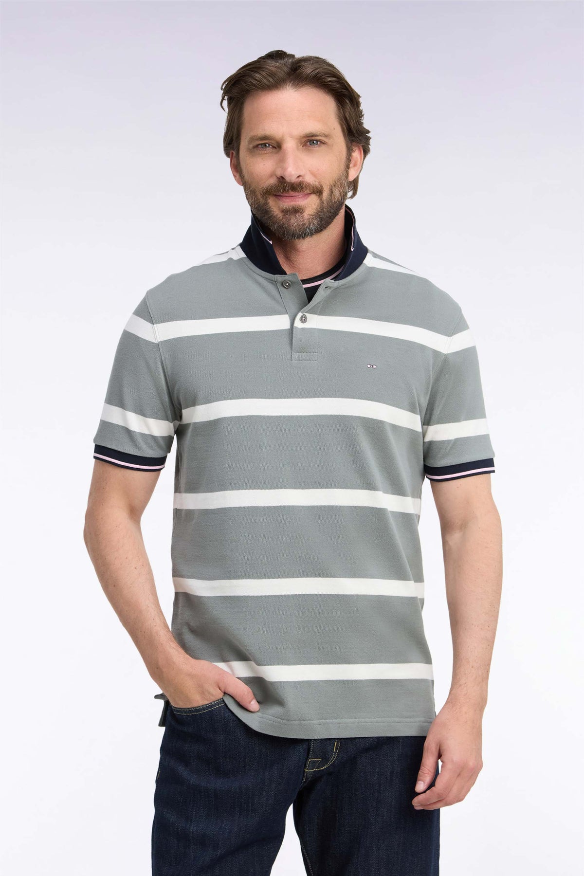 Green short-sleeved polo shirt with ecru stripes, straight cut
