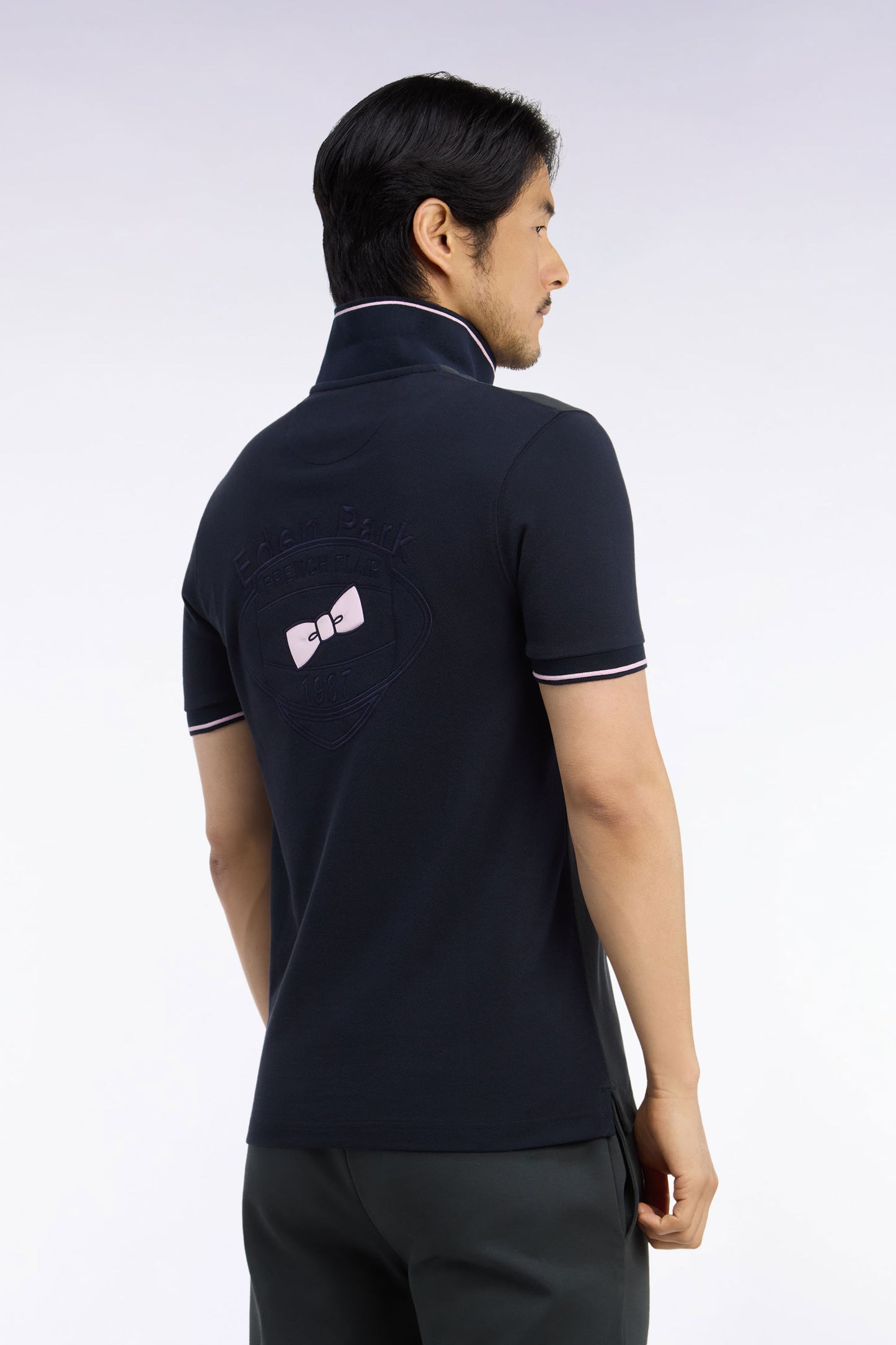 Polo manches courtes en piqué coton kaki et marine dos brodé coupe droite