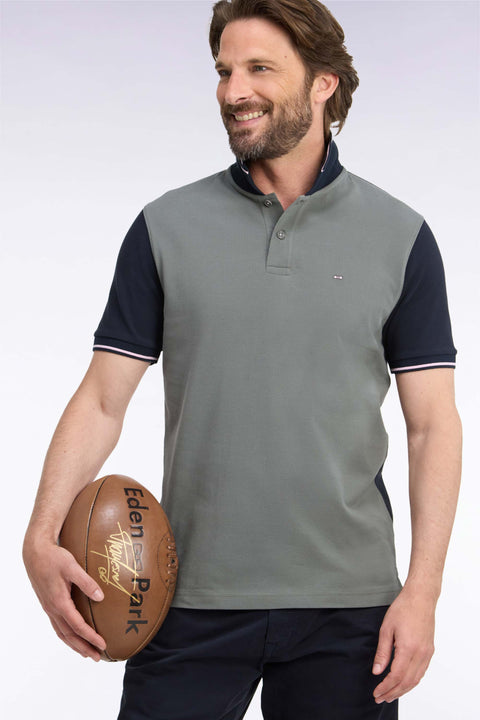 Polo manches courtes en piqué coton vert et marine dos brodé coupe droite - Image 1