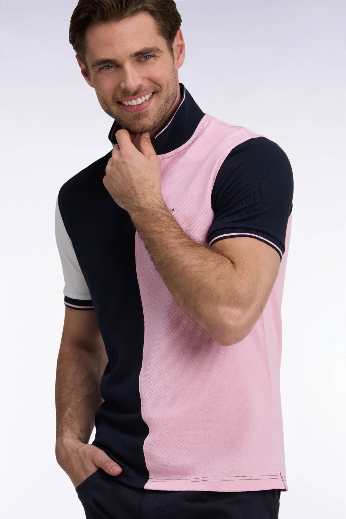 Polo manches courtes à découpe marine et roses coupe droite