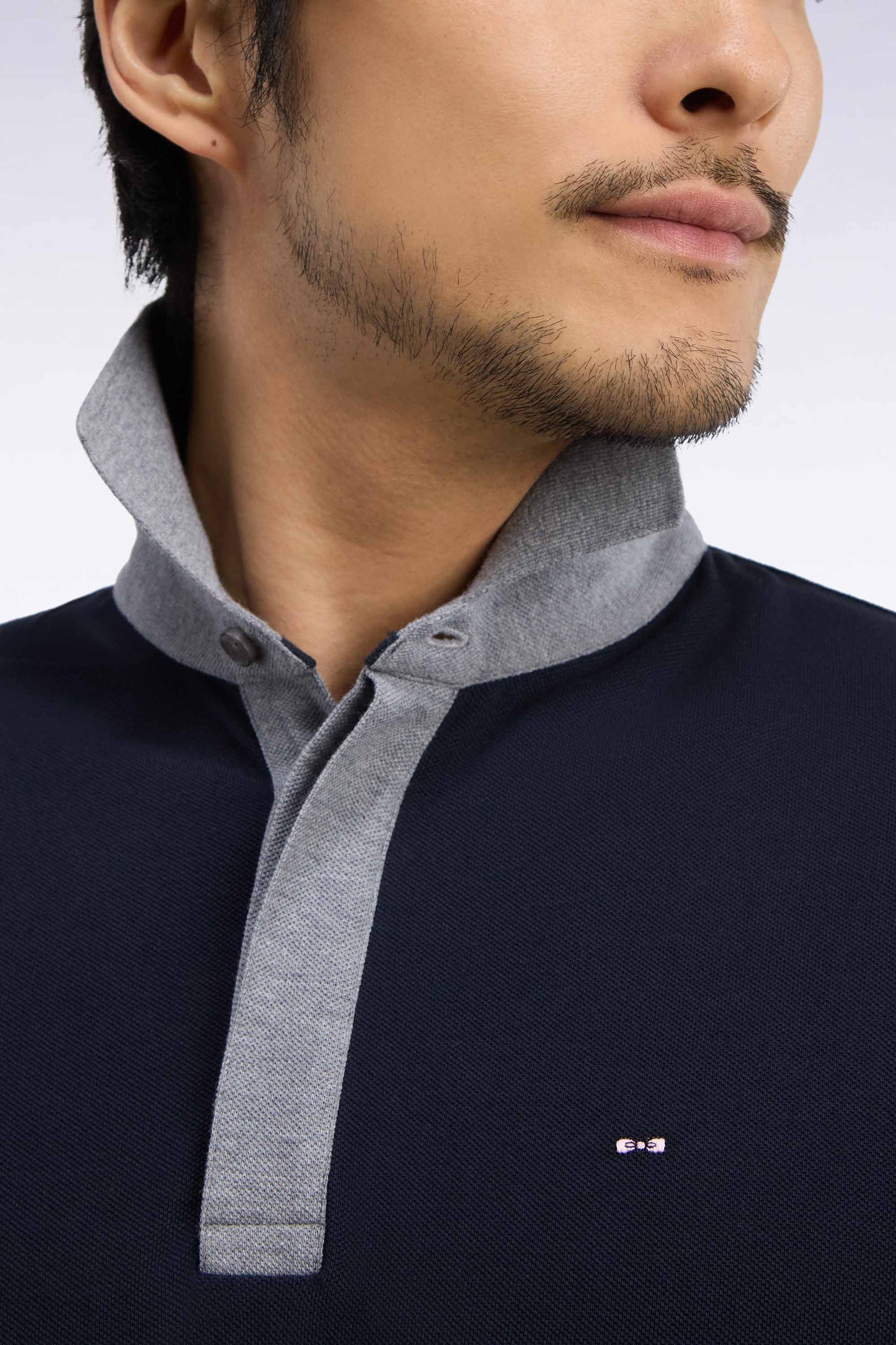Polo manches courtes bicolore en coton marine et gris coupe droite