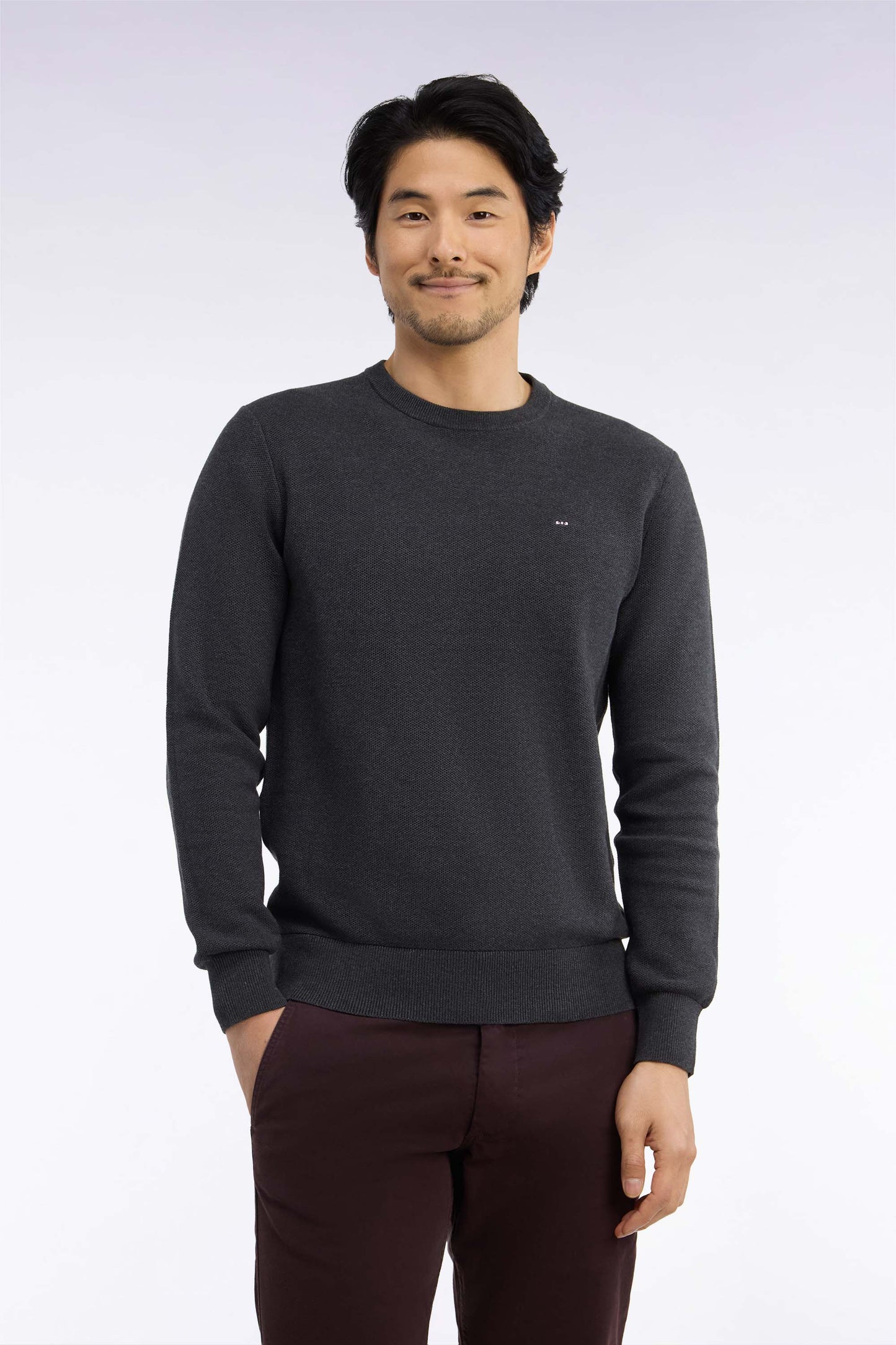 Pull col rond en coton gris foncé coupe droite