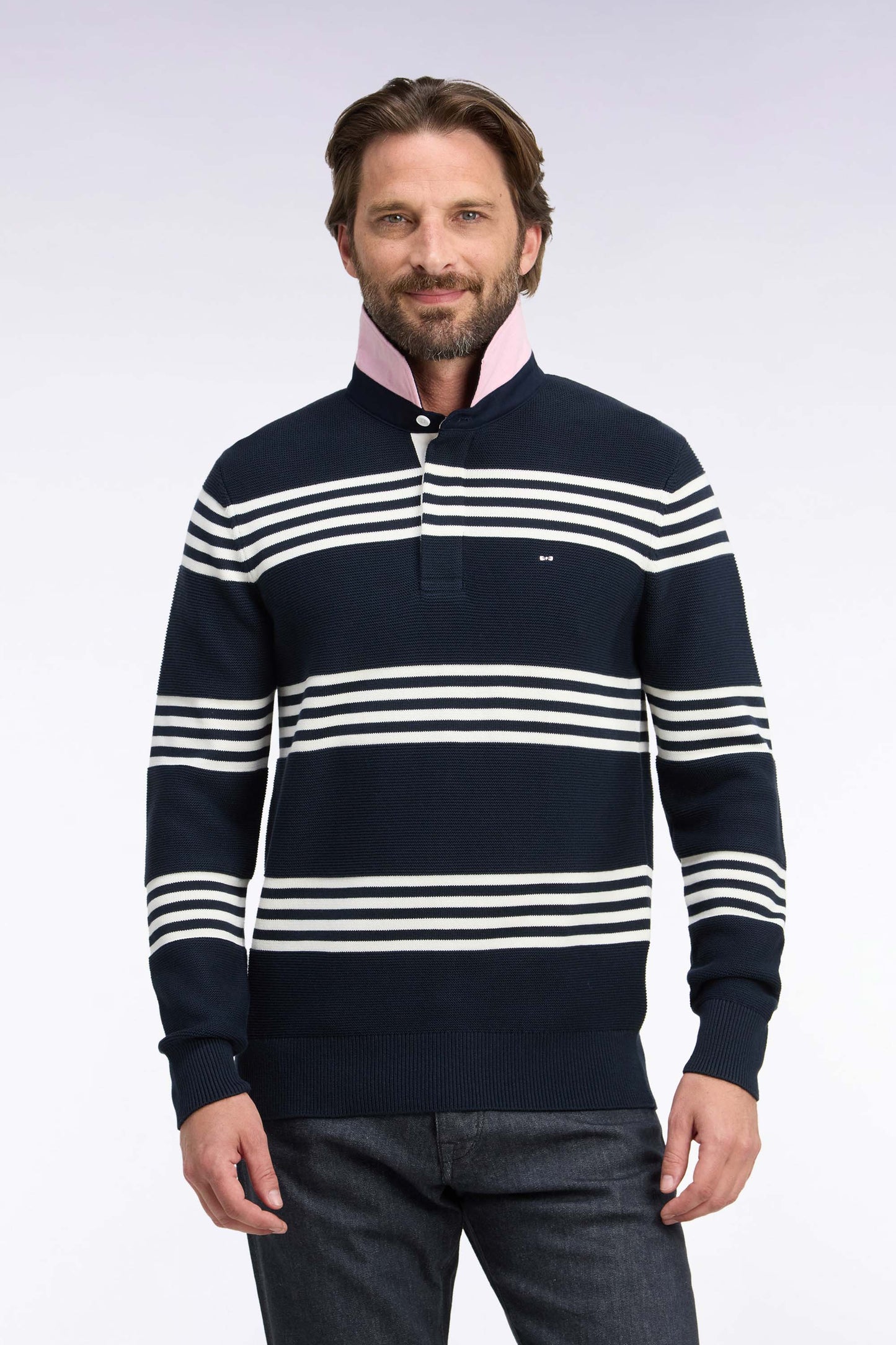Pull à col maillot en coton écru et marine coupe droite