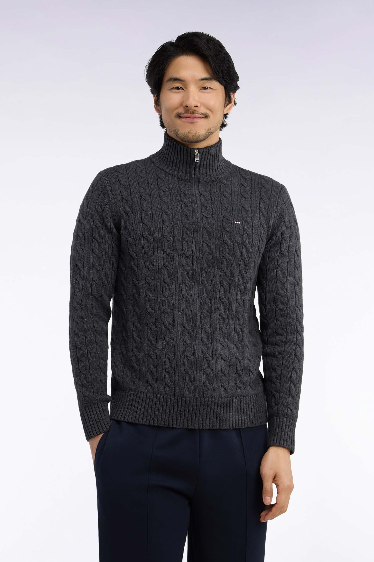 Pull à torsades à col camionneur en coton gris coupe droite