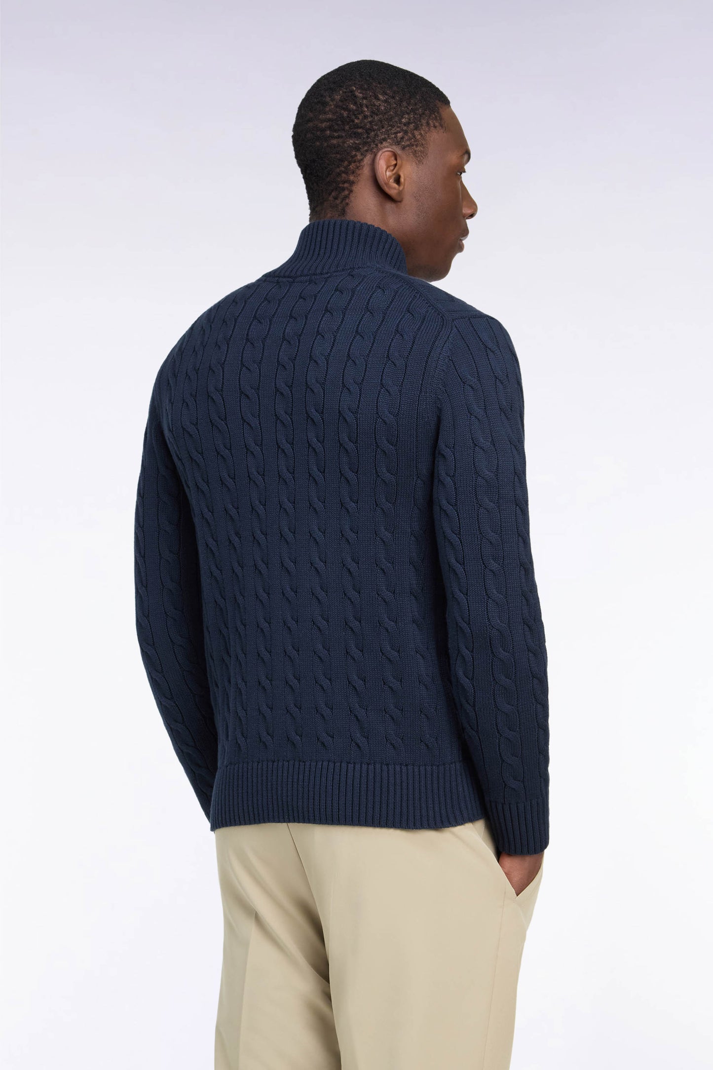 Pull à torsades col boutonné en coton marine coupe droite
