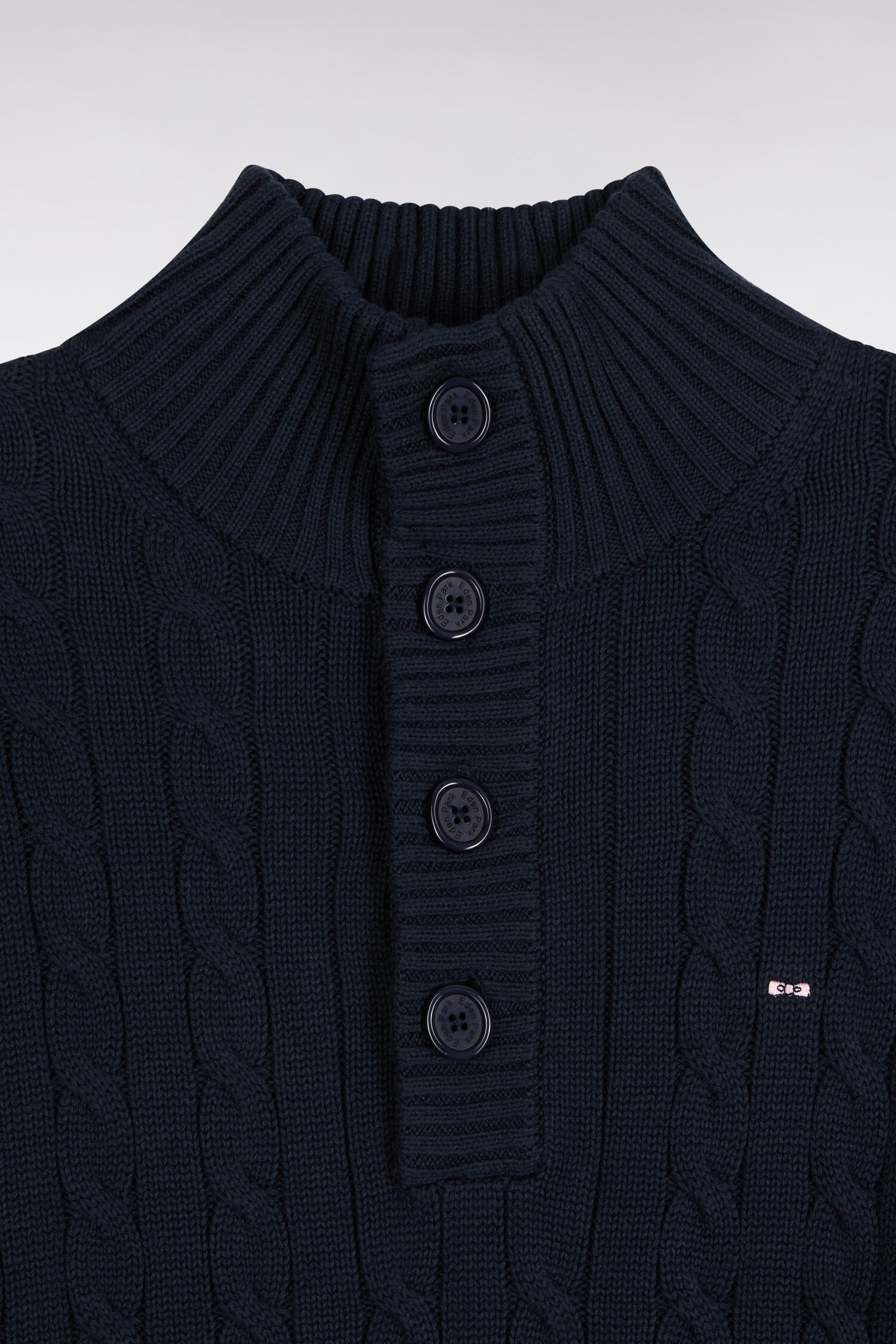 Pull à torsades col boutonné en coton marine coupe droite