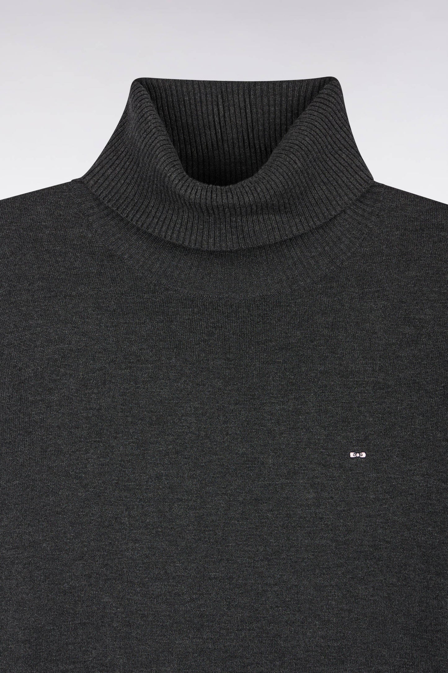 Pull à col roulé en coton et viscose gris foncé coupe droite