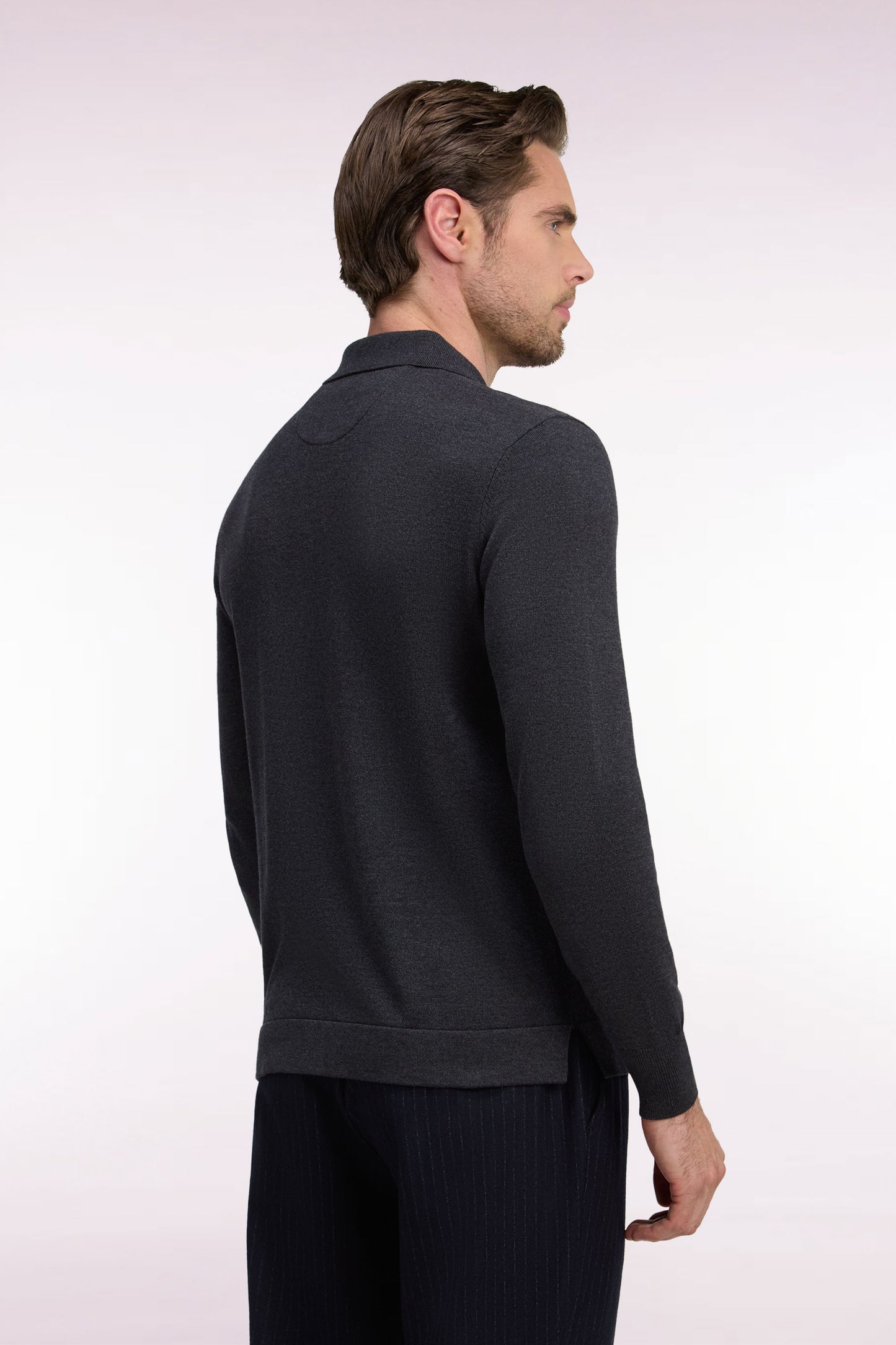 Pull à col polo zippé en coton et viscose gris foncé coupe droite