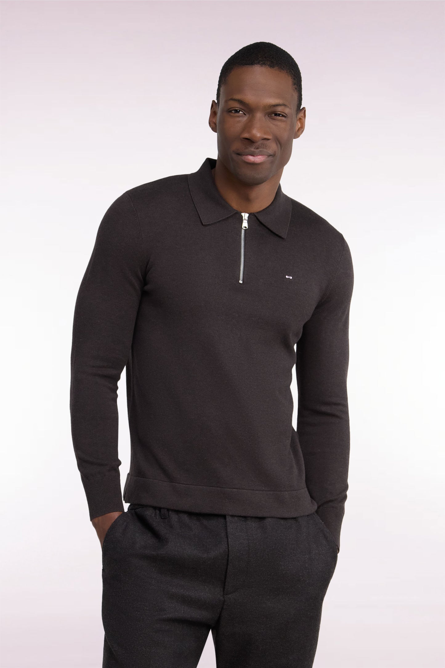 Pull à col polo zippé en coton et viscose marron coupe droite