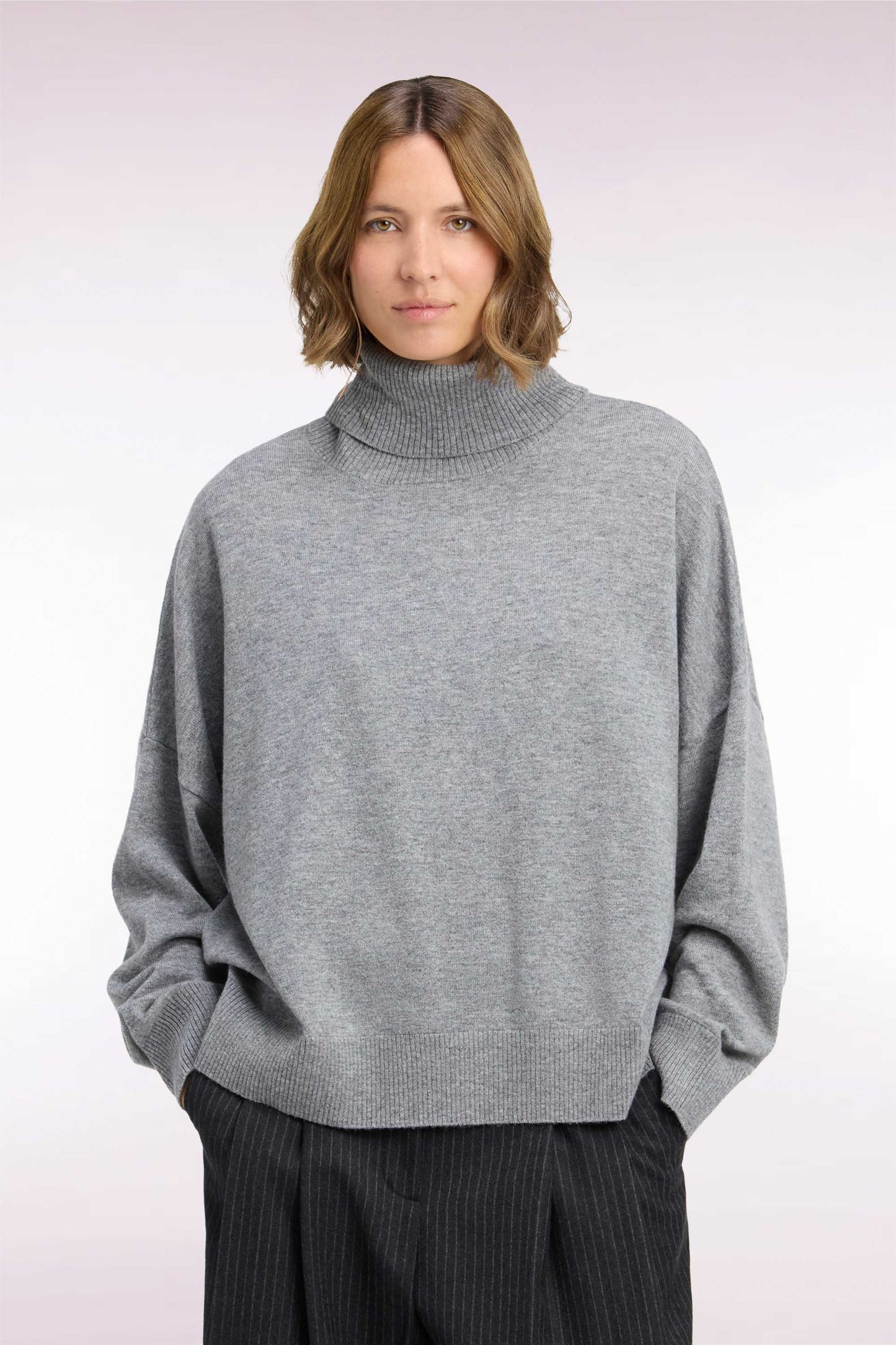 Pull col roulé en laine vierge et cachemire gris