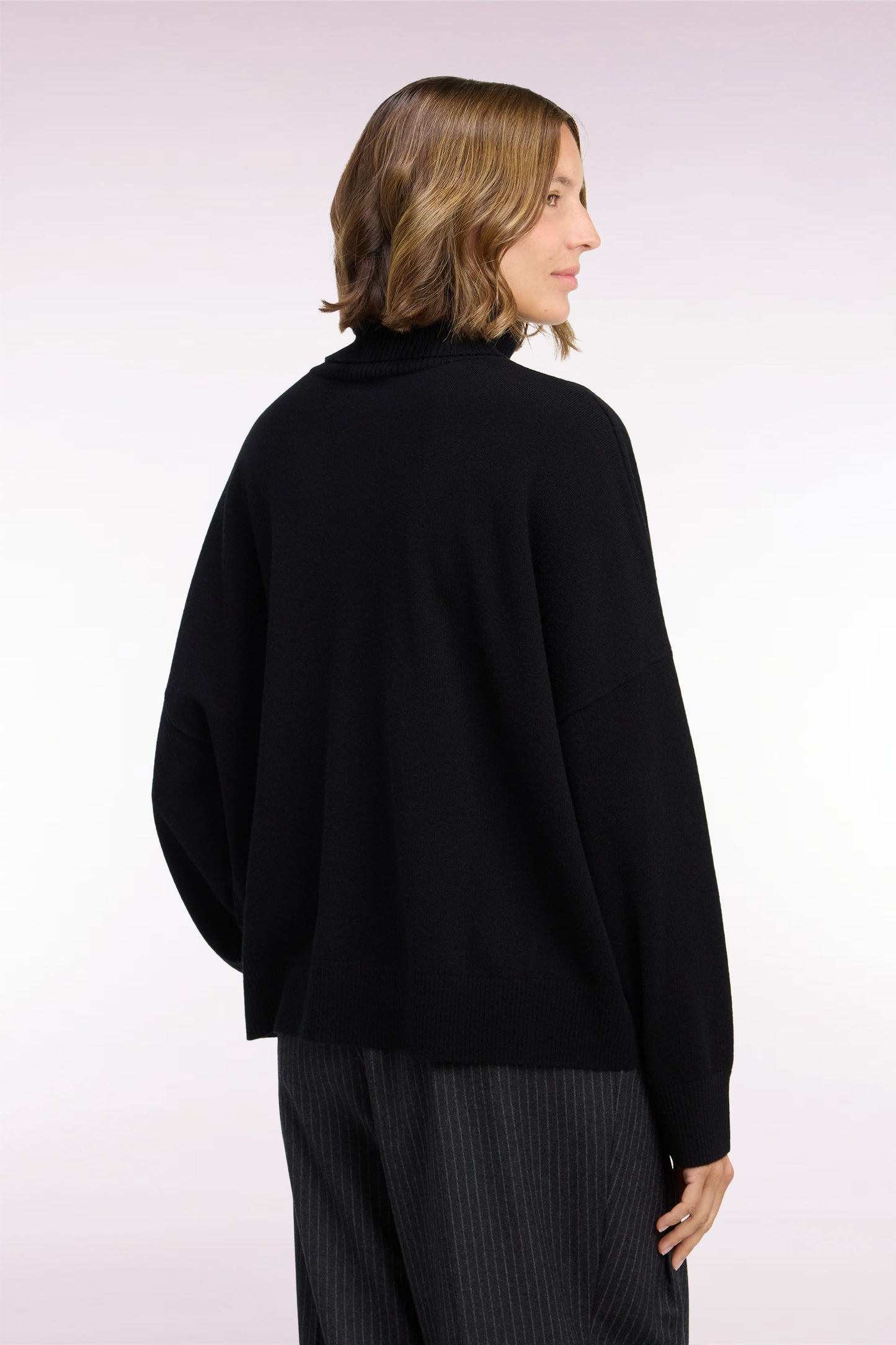 Pull col roulé en laine vierge et cachemire noir