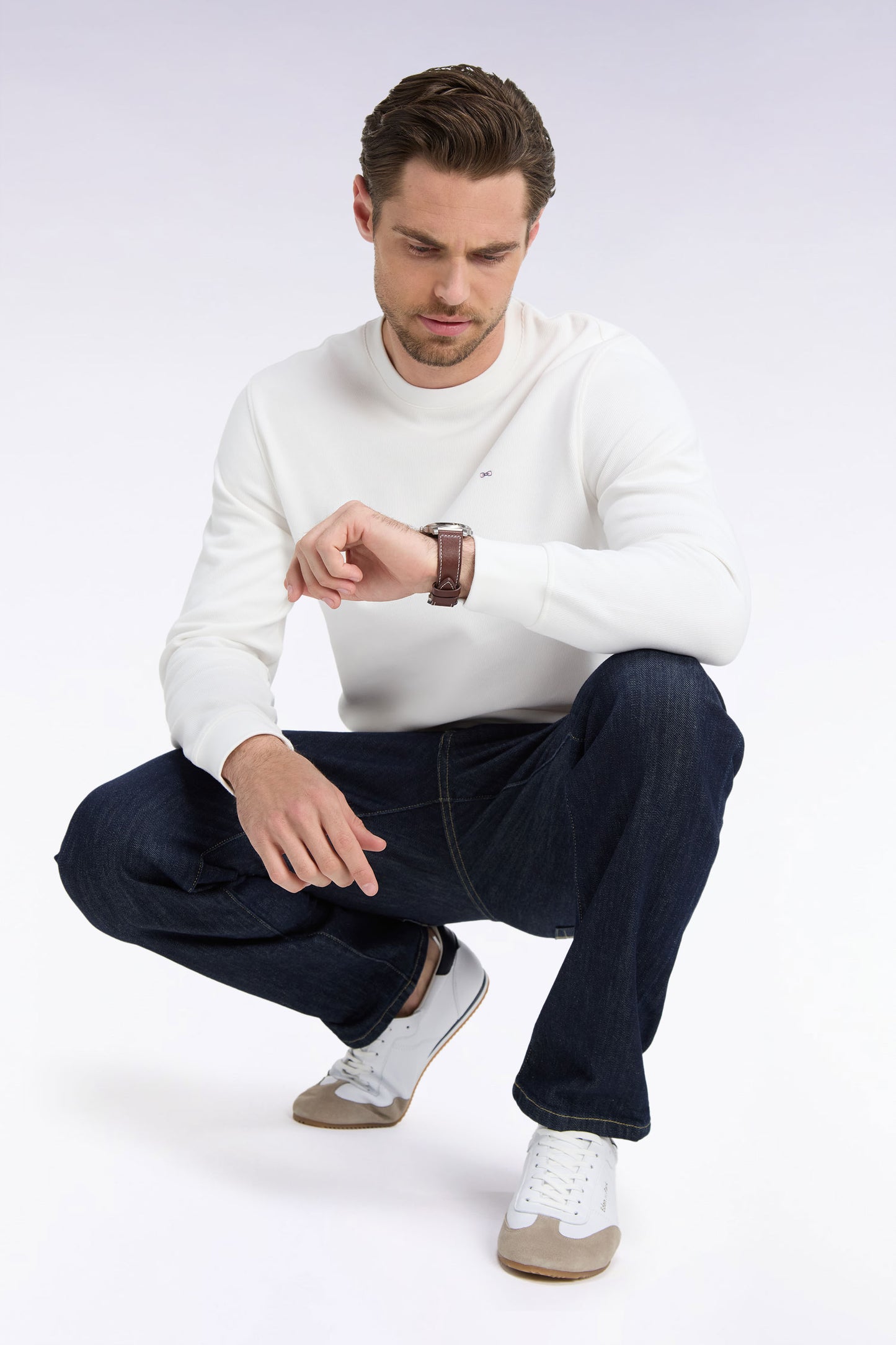 Sweatshirt à col rond en molleton coton écru coupe droite