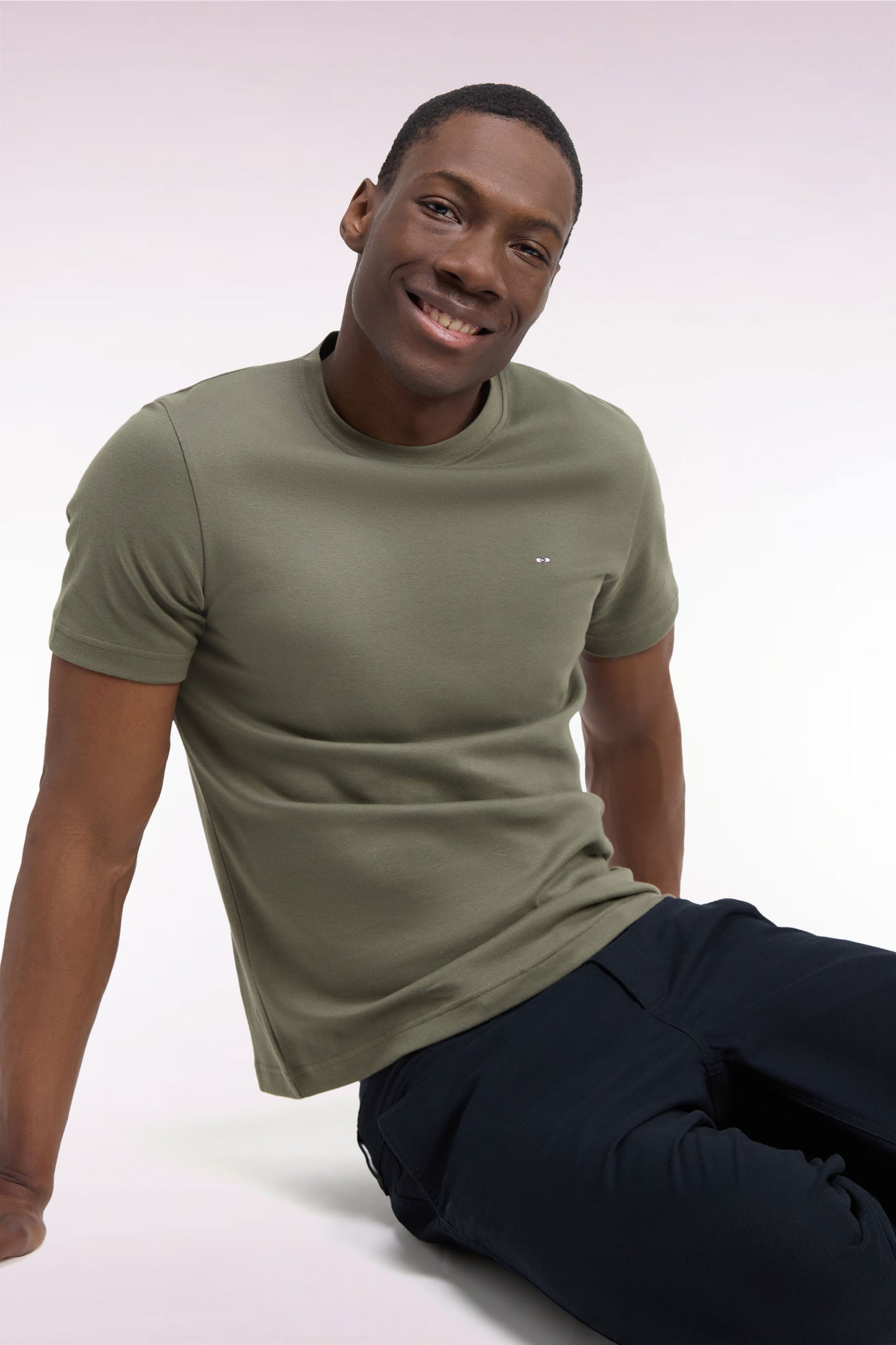 T-shirt manches courtes en coton vert olive coupe droite