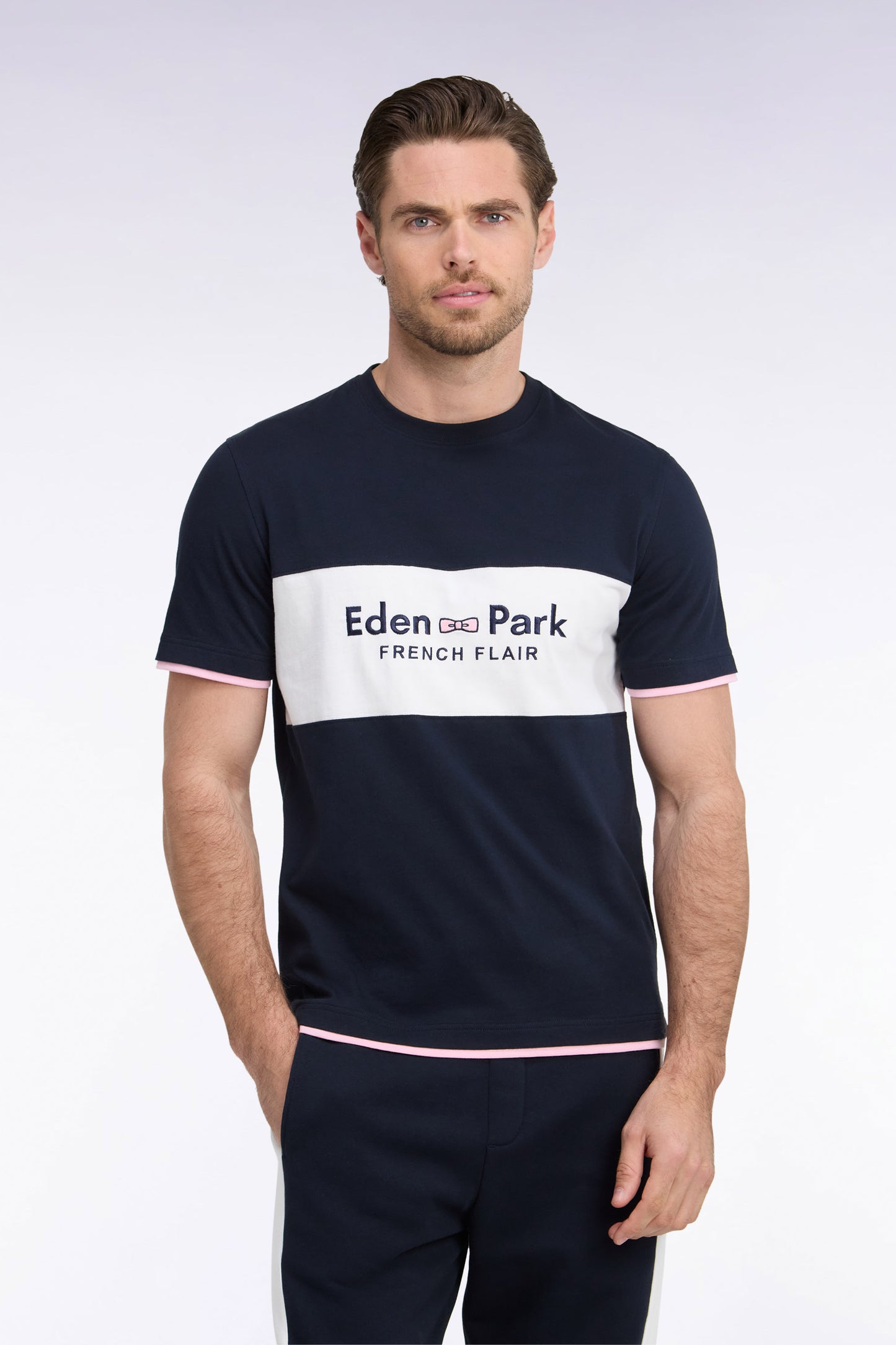 T-shirt manches courtes bicolore à découpe écrue brodé coupe droite