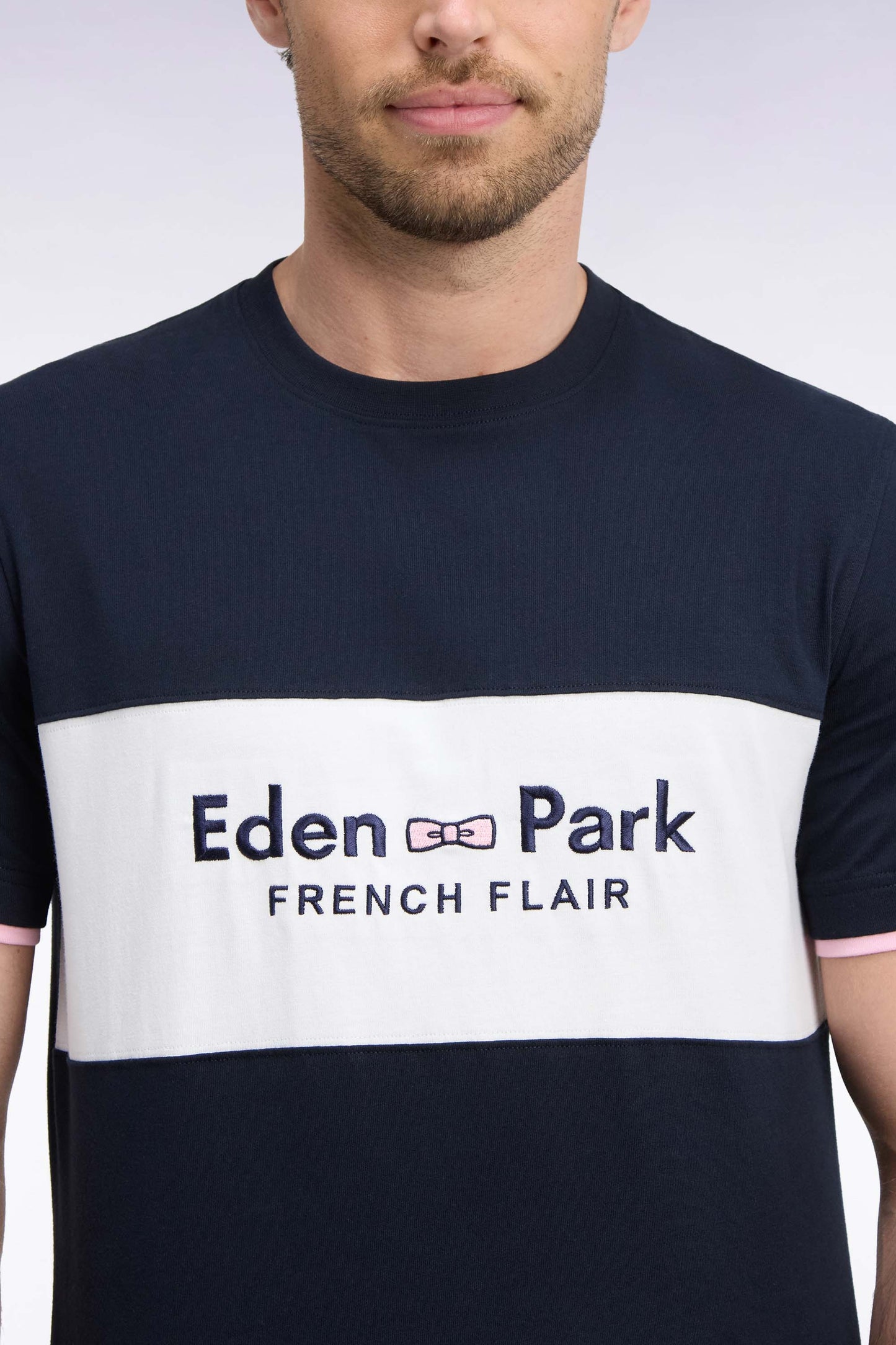 T-shirt manches courtes bicolore à découpe écrue brodé coupe droite