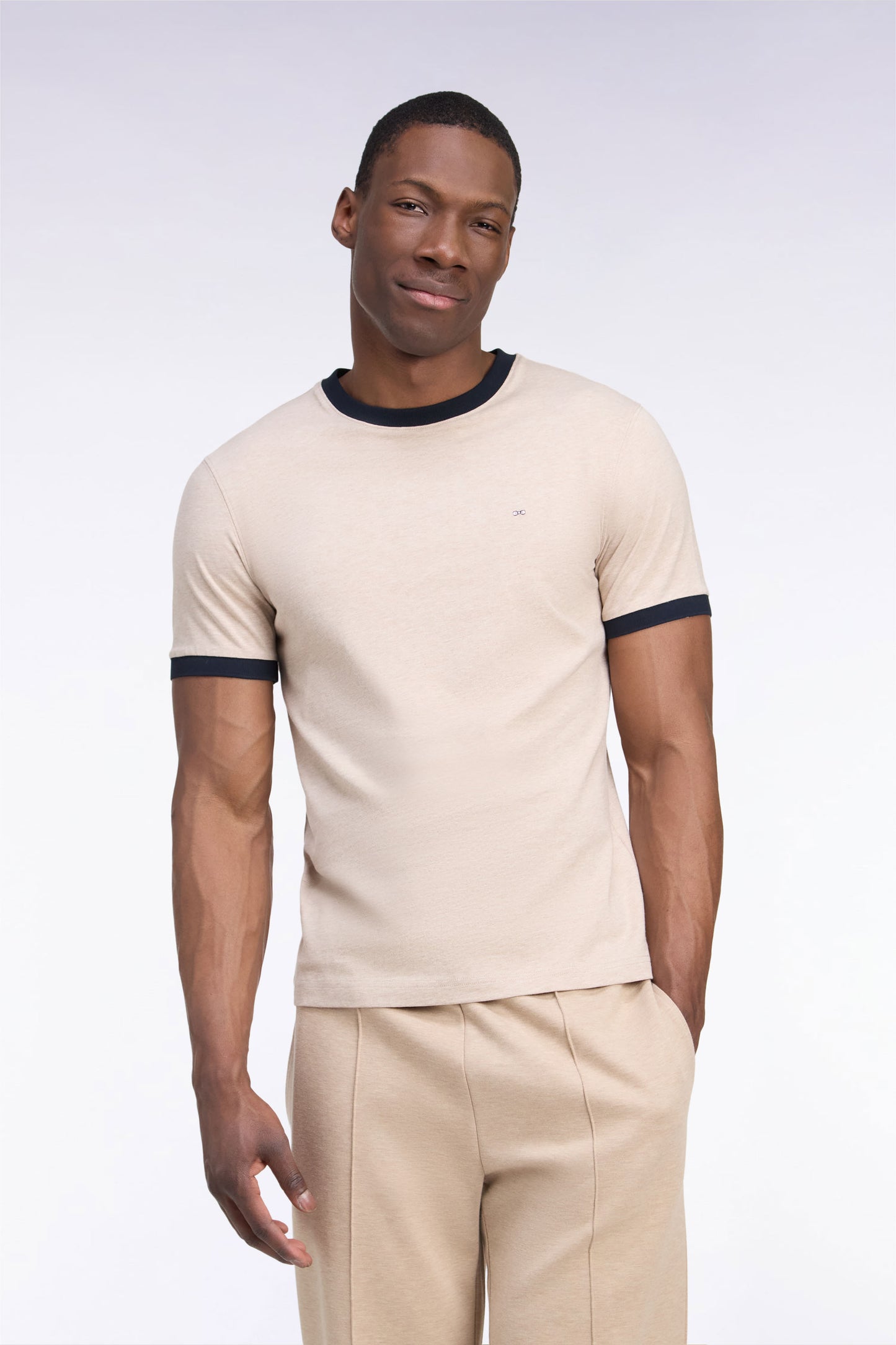 T-shirt manches courtes en coton beige bords-côtes marine coupe droite