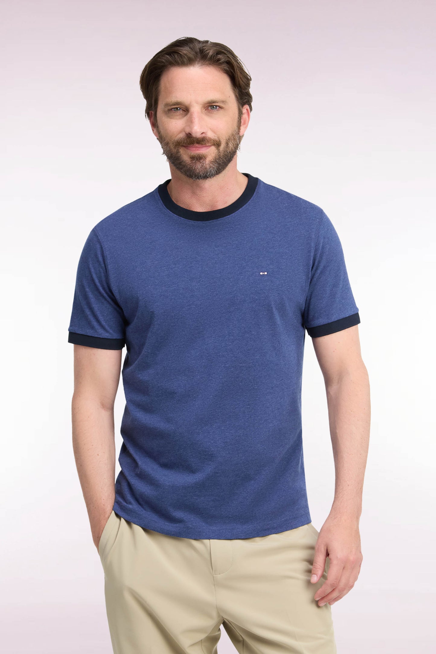 T-shirt manches courtes en coton bleu bords-côtes marine coupe droite