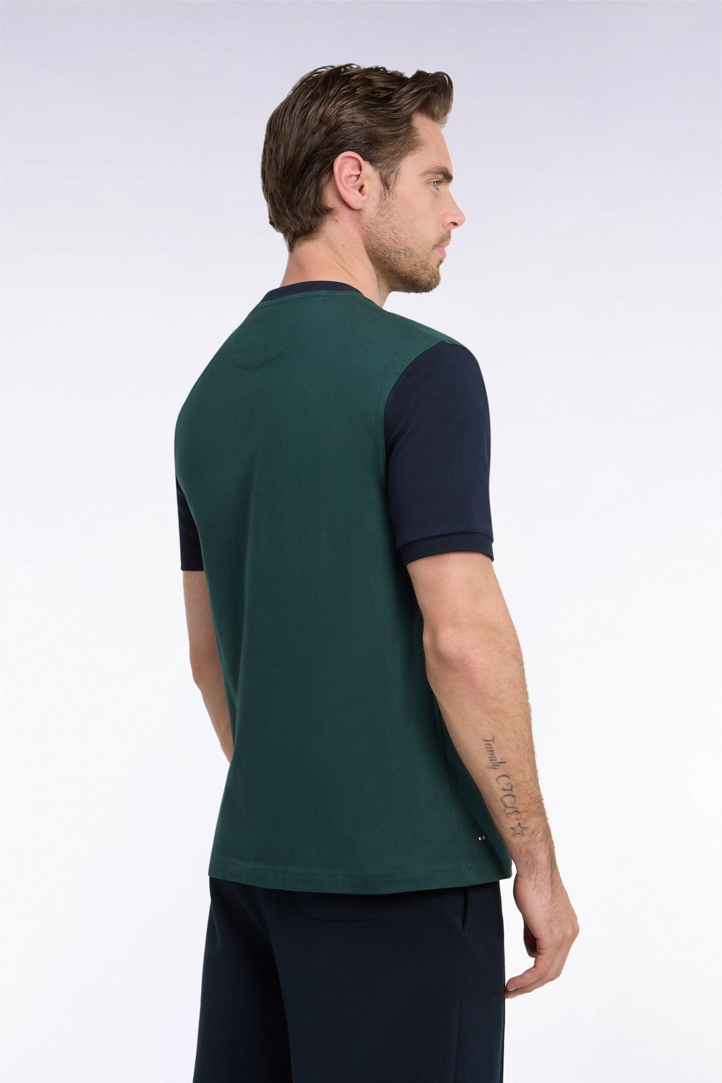 T-shirt manches courtes en coton marine et kaki coupe droite