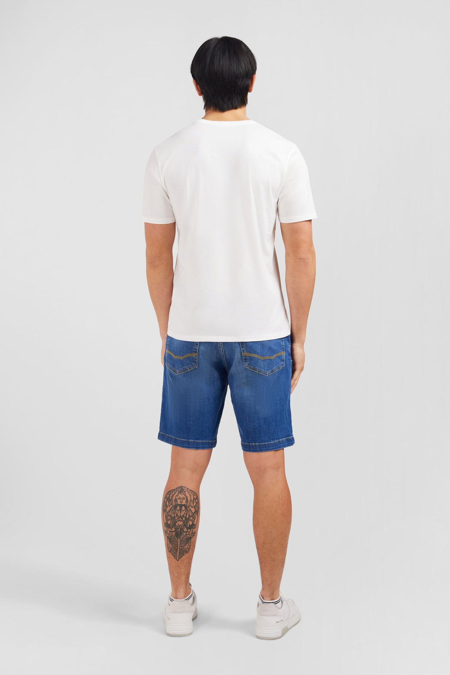 T-shirt blanc col V à manches courtes - Image 3
