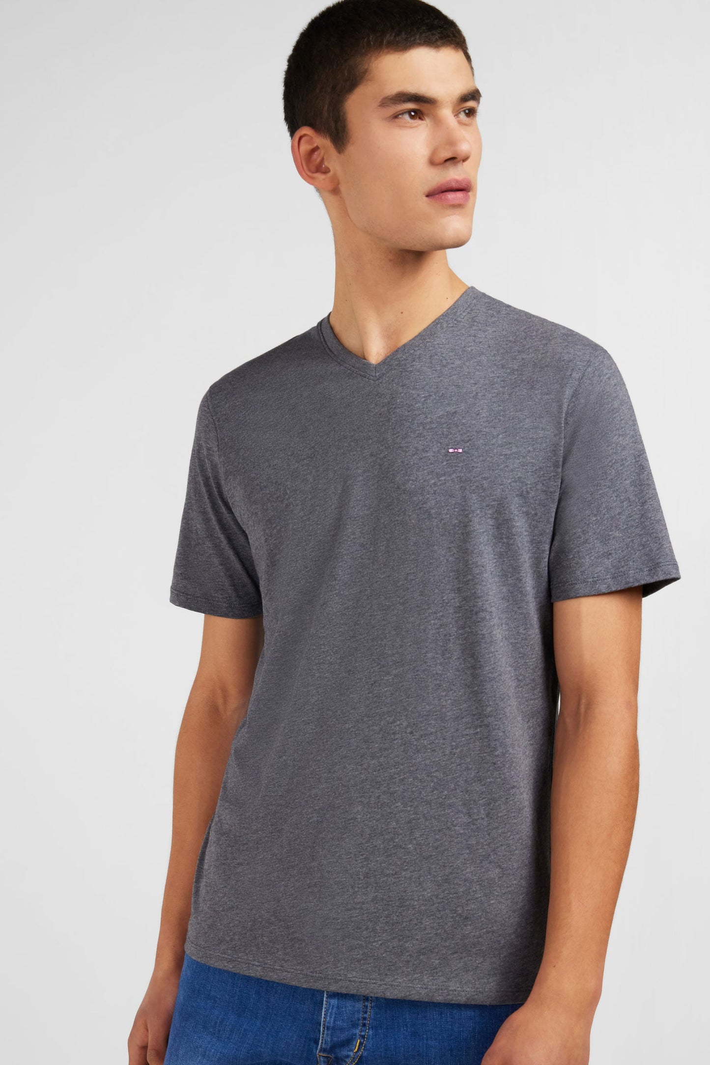 T-shirt gris col V à manches courtes - Image 4