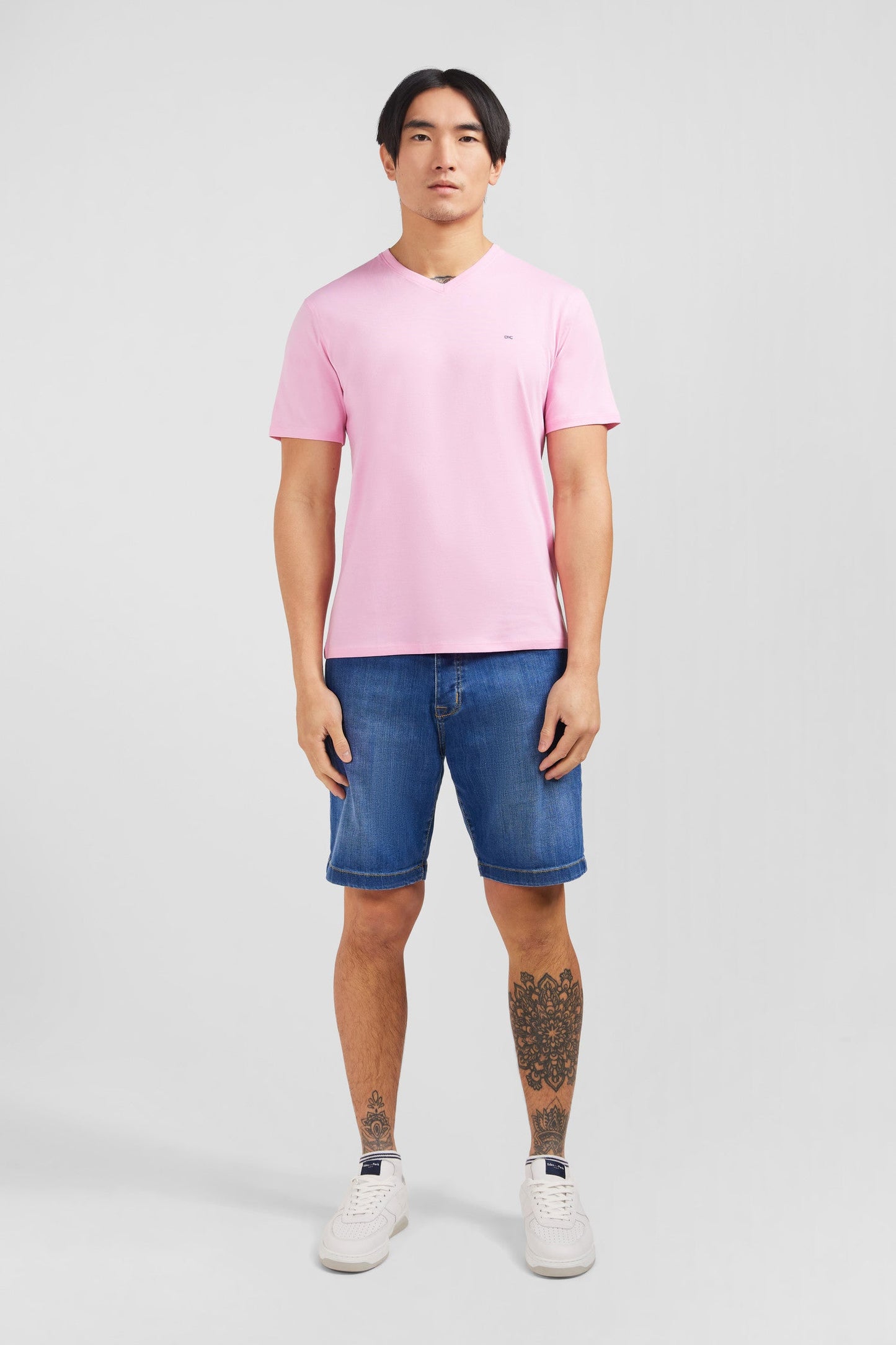T-shirt rose col V à manches courtes - Image 1