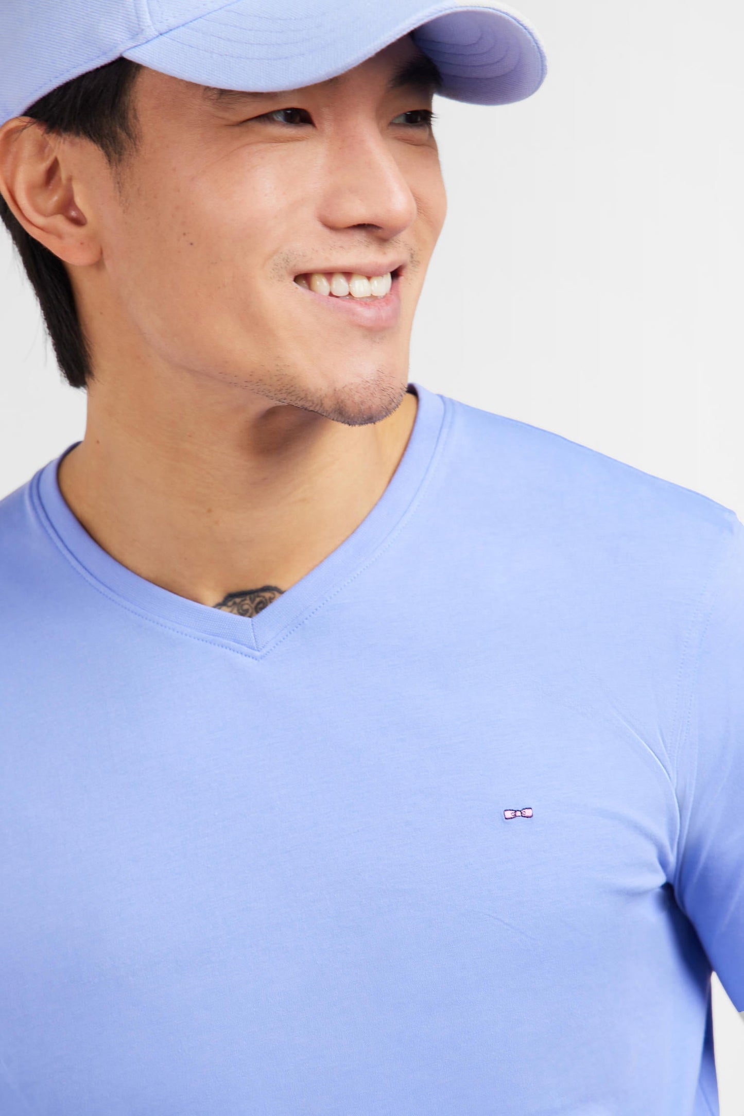 T-shirt bleu col V à manches longues - Image 4