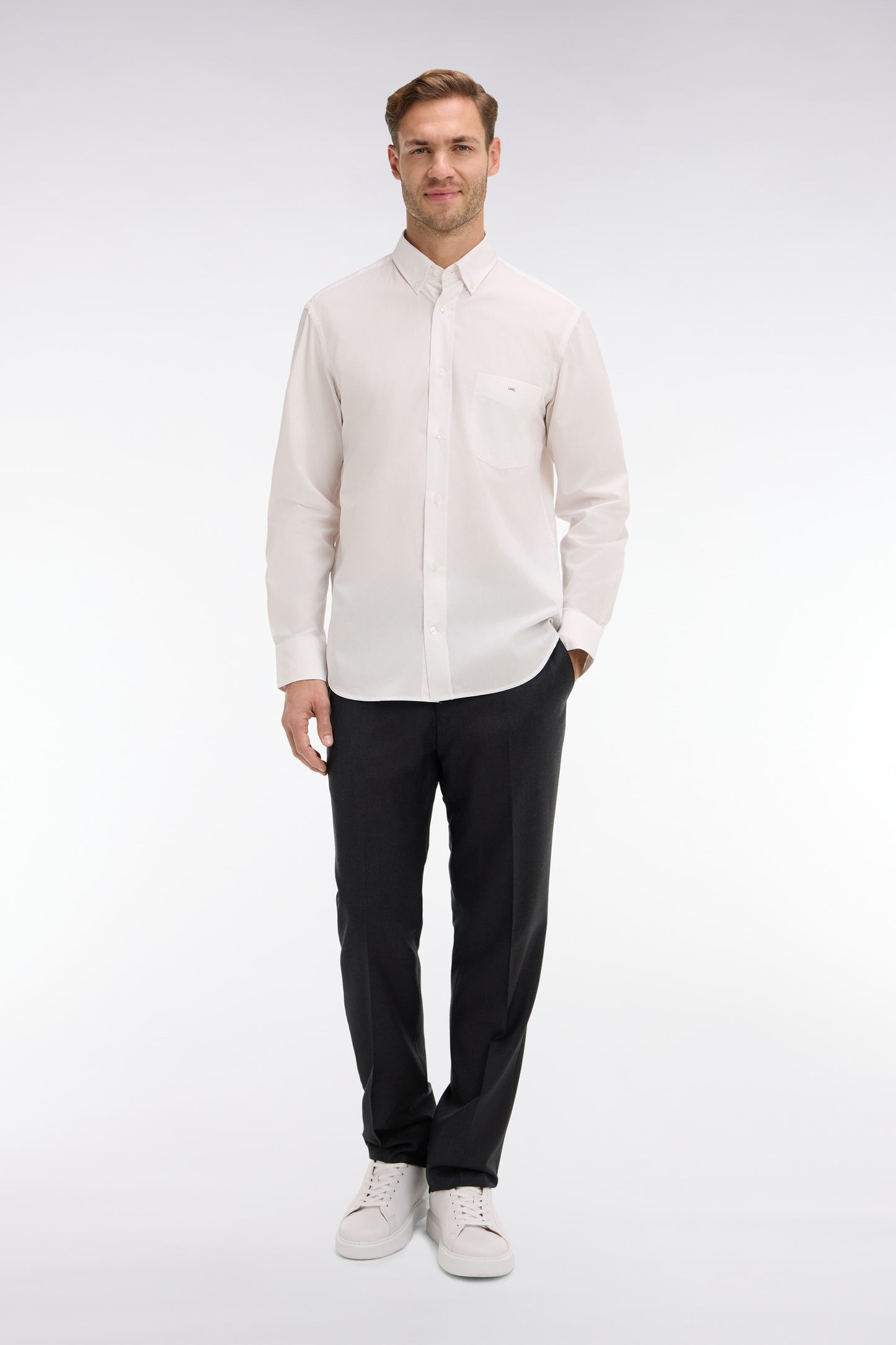 Regular dark grey wool trousers with broken fold