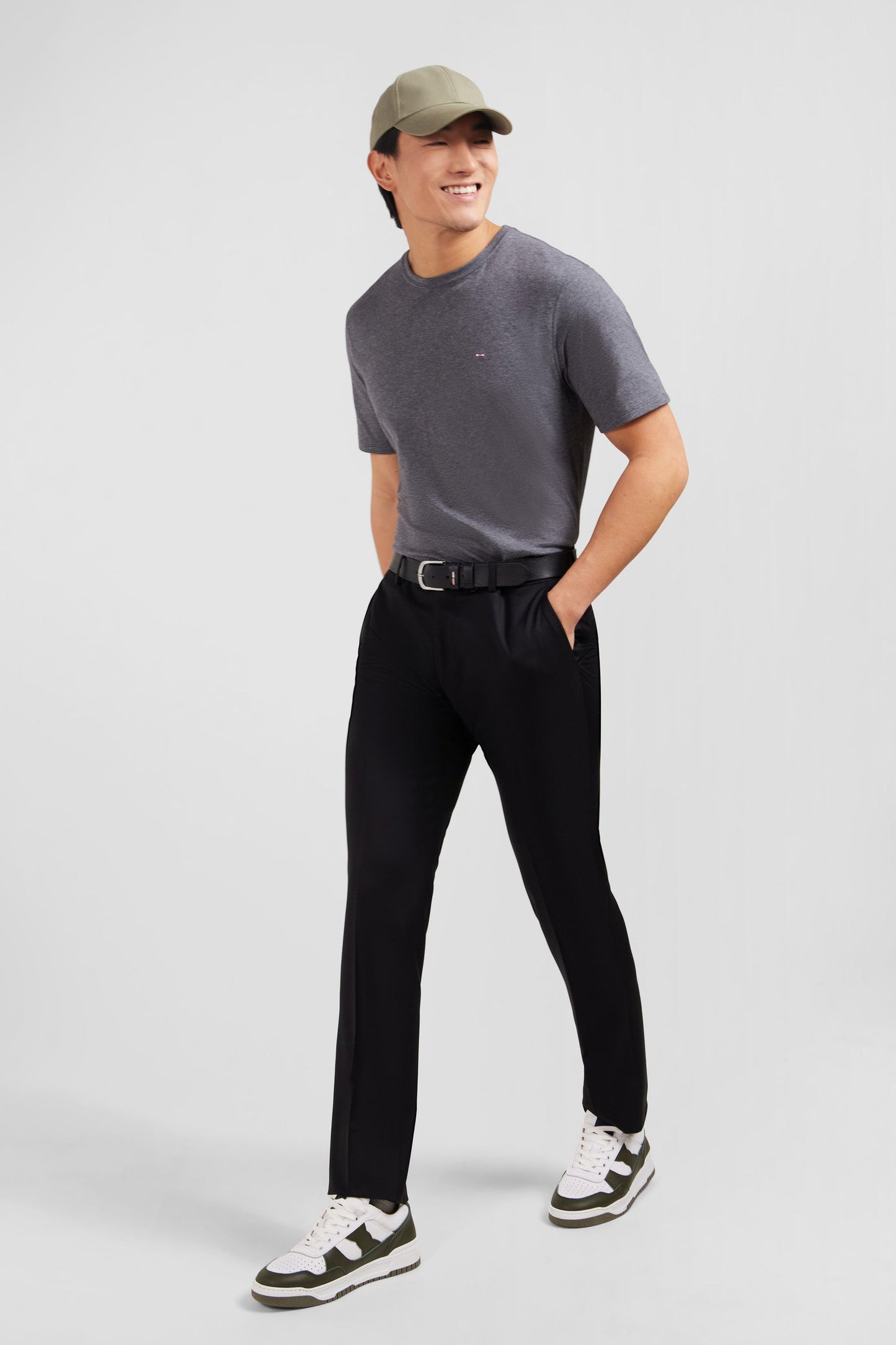 Pantalon slim noir en laine à plis cassés - Image 4