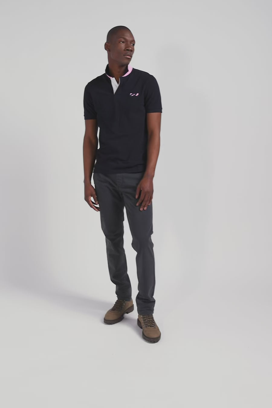 Regular navy blue short-sleeved cotton piqué polo shirt with striped embroidery