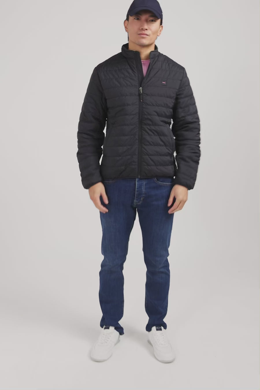 Lightweight, long-sleeved puffa jacket in black