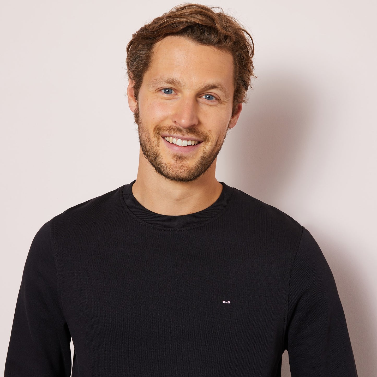 Plain black crew neck sweatshirt